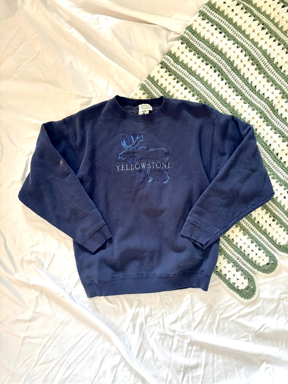 Vintage Yellowstone National Park Navy Moose Embroidered Crewneck Sweatshirt